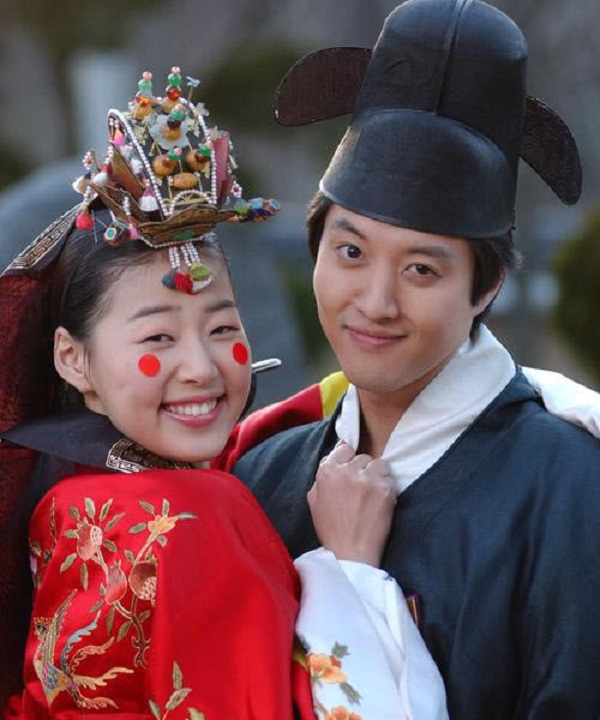 Những “cô dâu nhỏ xinh” của màn ảnh Hoa - Hàn