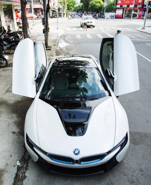 Lộ danh tính người chồng mua siêu xe 7 tỷ BMW i8 tặng sinh nhật vợ - Ảnh 2.