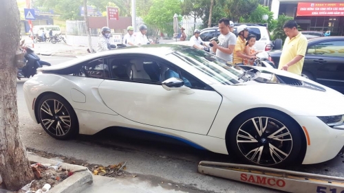 Lộ danh tính người chồng mua siêu xe 7 tỷ BMW i8 tặng sinh nhật vợ - Ảnh 3.