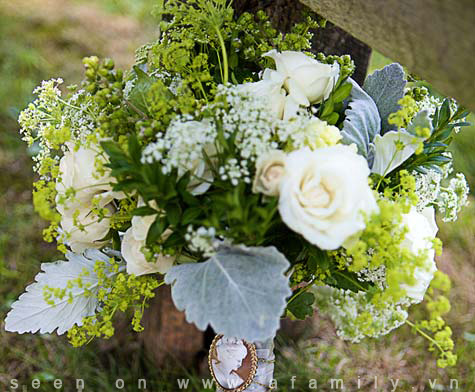 Giúp các đôi uyên ương chọn hoa cưới thật đẹp và tiết kiệm
