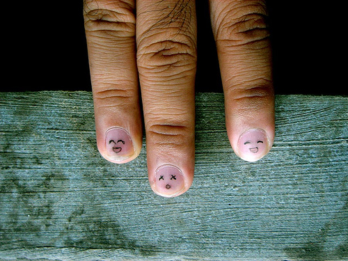 Ngón tay vui nhộn: Bạn đã bao giờ thấy những ngón tay trang trí với những hình vui nhộn chưa? Những bộ nail vui nhộn này sẽ giúp bạn thư giãn sau những giờ làm việc căng thẳng. Hãy xem ngay để tận hưởng niềm vui đích thực nhé!
