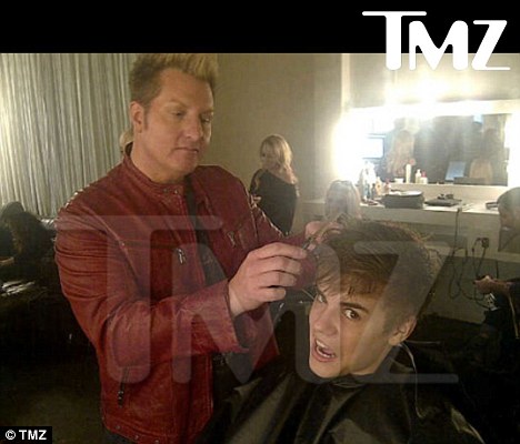 Tóc của Justin Bieber được mua với giá 40000 USD  Báo Người lao động