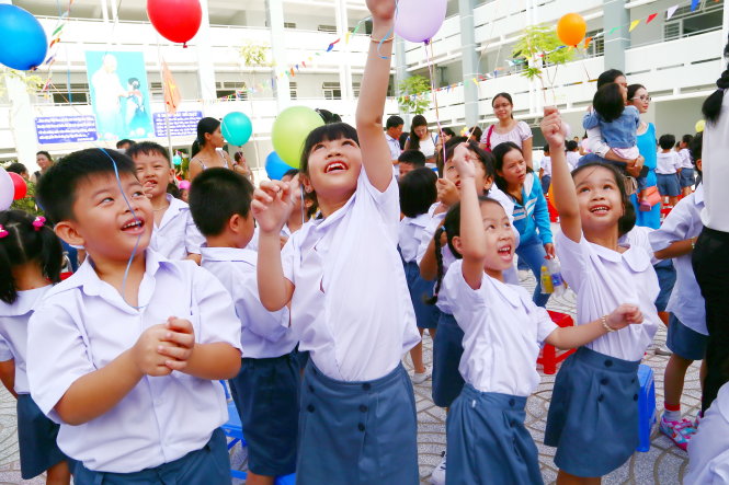 Hãy giữ sự hồn nhiên cho học sinh tiểu học, đó là ý kiến của bạn đọc Tuổi Trẻ Online sau khi xem bản tin dự thảo điều lệ trường tiểu học đăng chiều 15-7 - Ảnh: Như Hùng