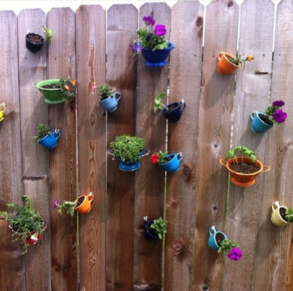 Nhà đẹp vườn xinh nhờ... ấm chén Nhà đẹp vườn xinh nhờ... ấm chén