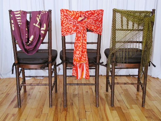 5 cách làm đẹp nhà đơn giản với khăn quàng 