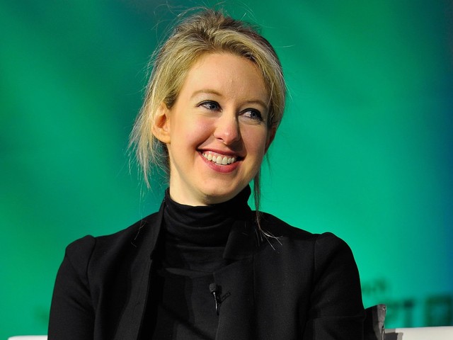 Chủ tịch kiêm Giám đốc điều hành và nhà sáng lập Theranos, Elizabeth Holmes, trao đổi trên sân khấu tại Hội nghị TechCrunch Disrupt tại Pier 48 vào ngày 08 Tháng Chín năm 2014 ở San Francisco, California. Nguồn ảnh: Steve Jennings.