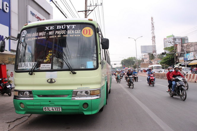 Chiếc xe buýt trong vụ tai nạn. ẢNH: TRỌNG VĂN