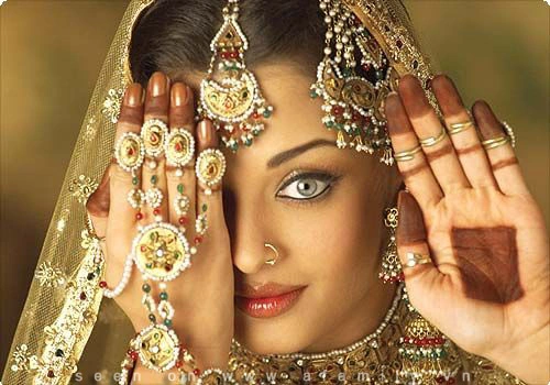 Hoa hậu đẹp nhất mọi thời đại Aishwarya Rai hạ sinh con gái đầu lòng