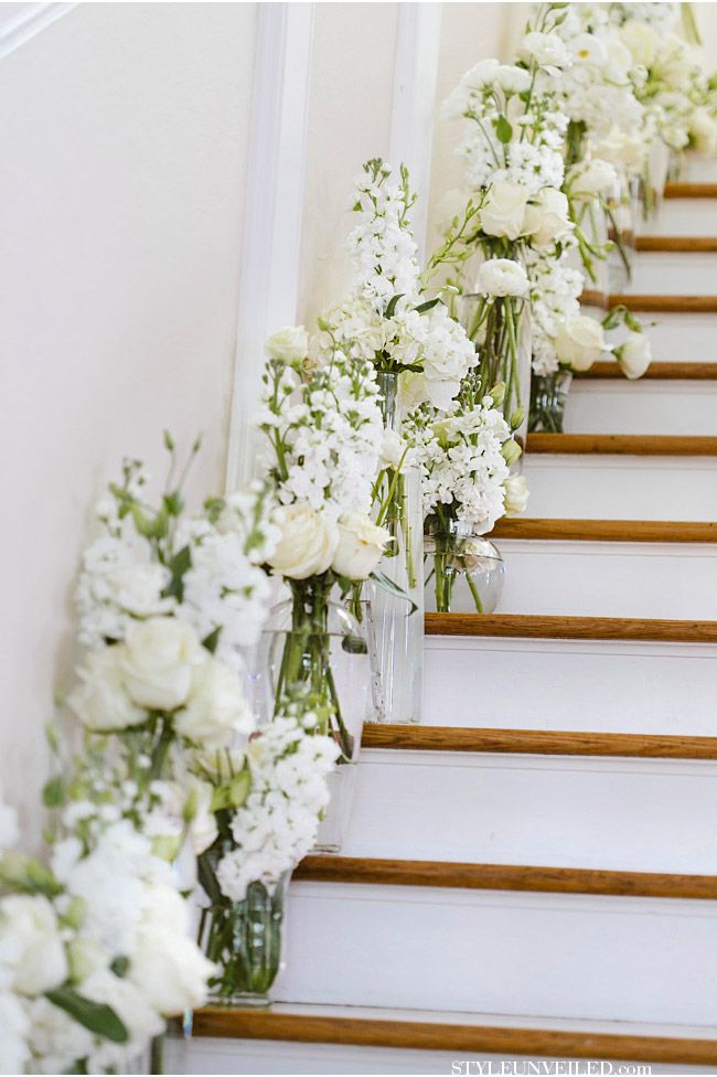 Mãn nhãn với những cầu thang được trang trí với hoa tươi cực đẹp