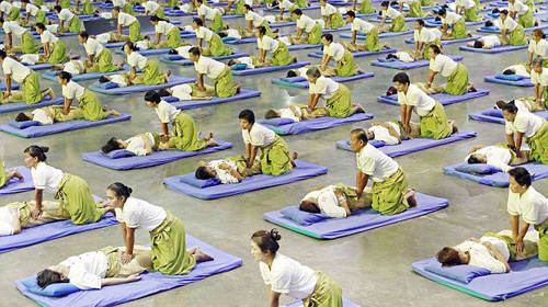 Thái Lan lập kỷ lục massage tập thể 