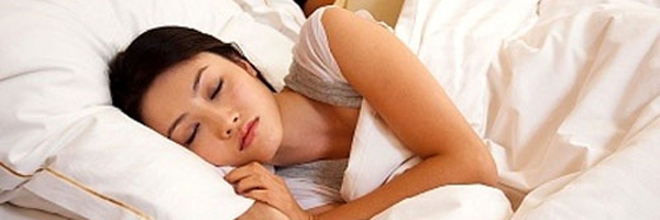 Kiều nữ chữa tật ngủ xấu trước đêm tân hôn