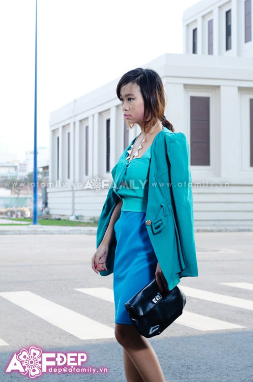 Tuyển tập váy áo xanh ngọc lục bảo của mỹ nhân Việt