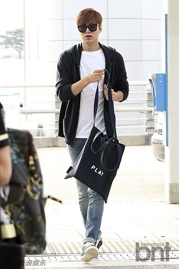 Lee Min Ho trẻ trung ở sân bay 2