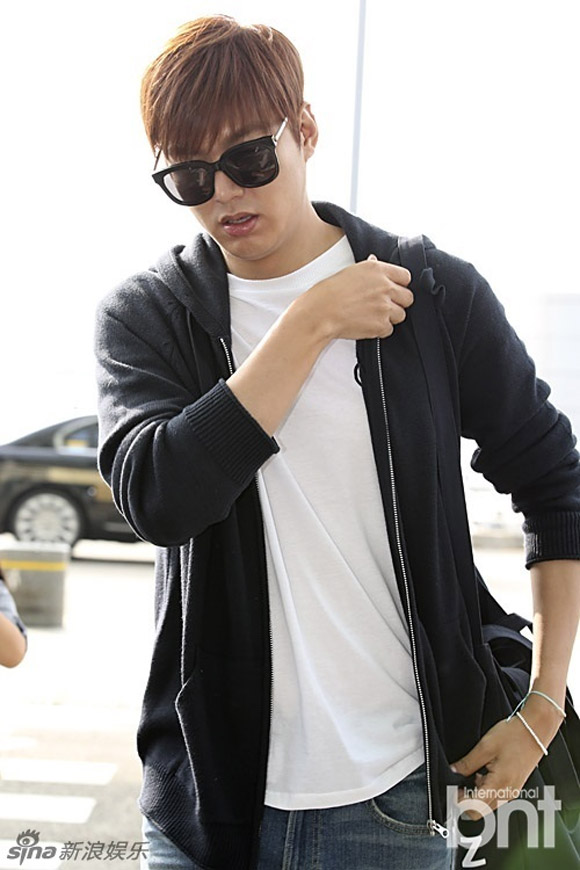 Lee Min Ho trẻ trung ở sân bay 8