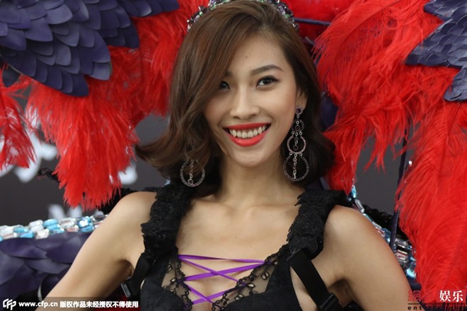 Hoa hậu Hoàn vũ Trung Quốc 2015 bị chỉ trích vì đạo nhái