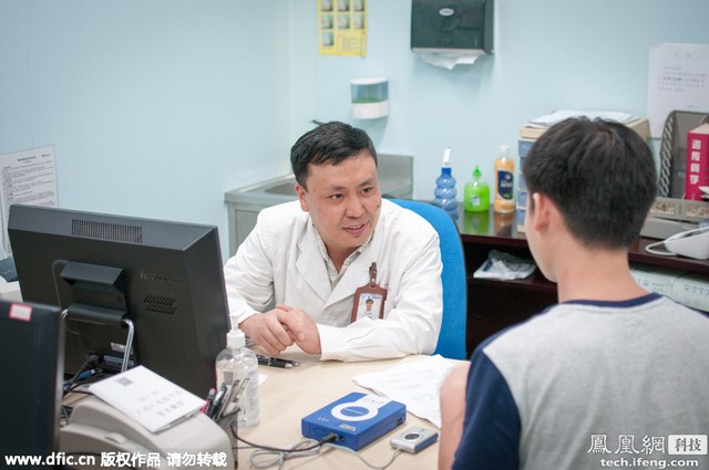 Mặc dù việc hiến tặng tinh trùng đôi khi khiến cánh mày râu ngượng ngùng, song trung tâm tinh trùng Nam Ninh vẫn nhận được sự ủng hộ của các tình nguyện viên.