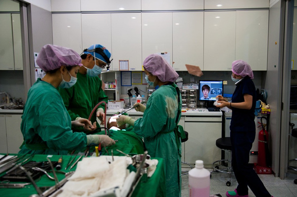 Bên trong thiên đường phẫu thuật thẩm mỹ tại Hàn Quốc - Ảnh 34.
