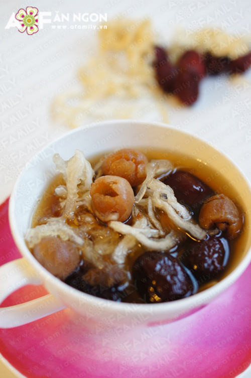 Mát bổ món chè rau câu táo nhãn