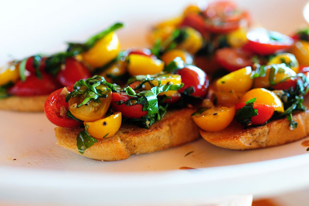 Bữa sáng lạ miệng với món Bruschetta cà chua 