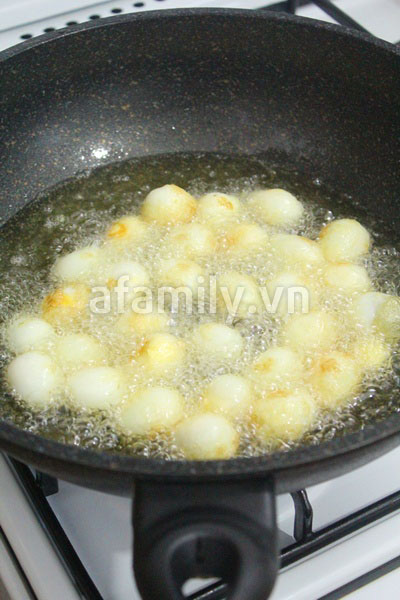 Trứng cút xốt nước tương đưa cơm lắm nhé!