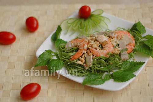 Giòn ngon món gỏi rau muống tôm thịt