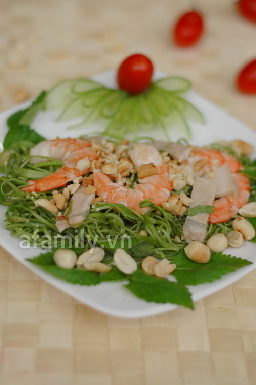 Giòn ngon món gỏi rau muống tôm thịt