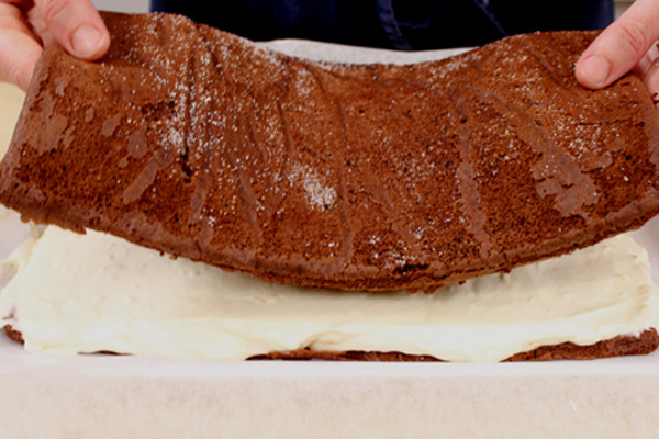 Bánh chocolate kẹp kem mềm mịn hấp dẫn