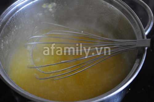 Tr&ocirc;̉ tài n&acirc;́u ch&aacute;o t&ocirc;m b&iacute; đỏ ngày mát trời