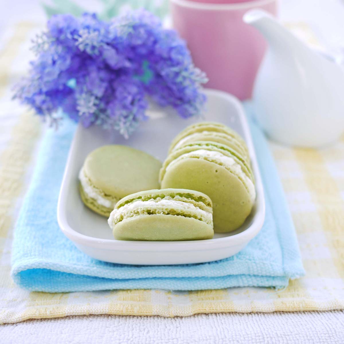 Chinh phục món bánh Macarons trà xanh đỏng đảnh