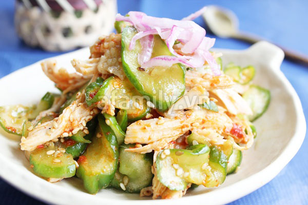 Chua cay món salad gà dưa leo kiểu Hàn Quốc