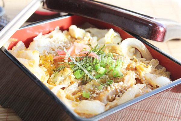 Katsudon - cơm thịt heo chiên xù kiểu Nhật