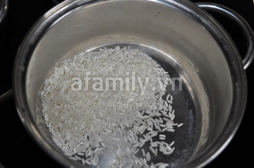 M&aacute;t trời ăn ch&aacute;o mực n&oacute;ng thật ngon!