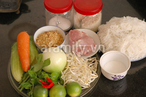 Bún trộn - món ngon cho bữa trưa văn phòng