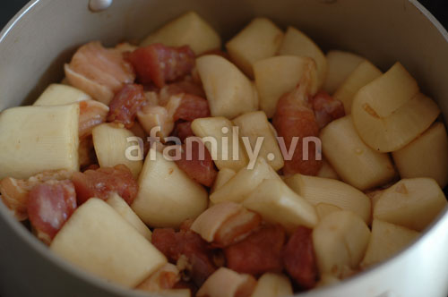 Củ cải kho thịt cho cơm chiều ngon hơn 5