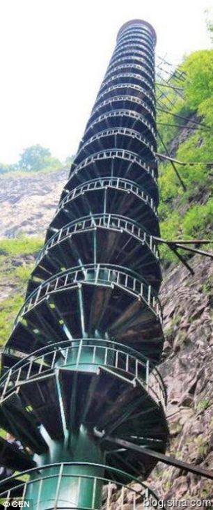 Cho&aacute;ng&hellip; với nấc thang l&ecirc;n thi&ecirc;n đường 1