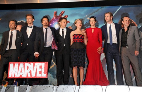 scarlett-khon-don-voi-cac-ba-vo-cua-ban-dien-avengers