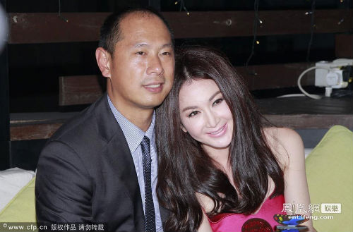 bong-hong-lua-46-tuoi-lo-hang-trong-ngay-sinh-nhat
