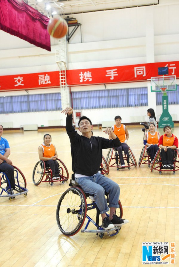 Lưu Đức Hoa tận tình sang London ủng hộ Paralympic