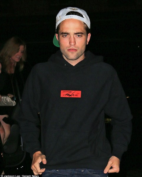 Robert Pattinson vẫn ổn sau scandal bị 
