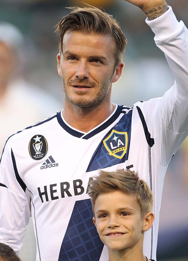 David Beckham va chạm xe với người hâm mộ David Beckham va chạm xe với người hâm mộ