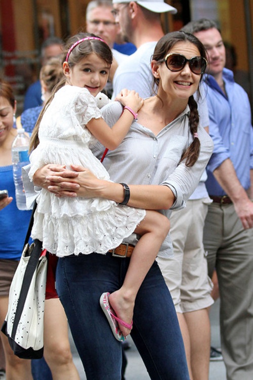 Katie Holmes luôn ám ảnh về điều Tom sùng bái