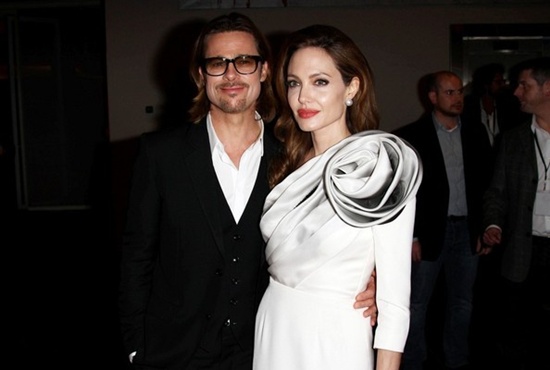 Brad Pitt và Angelina Jolie mua nhẫn cưới 20 tỷ