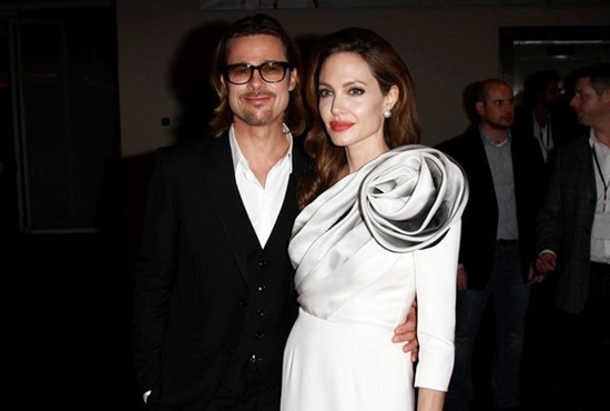 Brad Pitt v&agrave; Angelina Jolie mua nhẫn cưới 20 tỷ