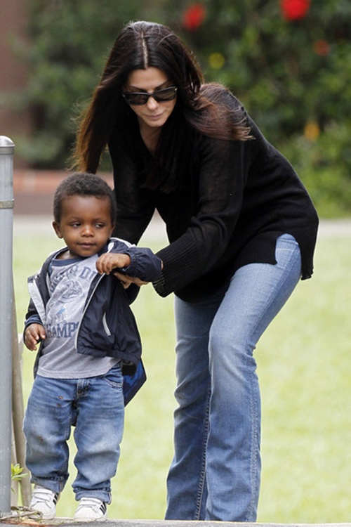 Sandra Bullock is unusually interested in her new co-star - W1