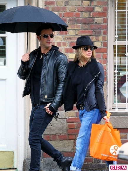 Jennifer Aniston đã đính hôn với Justin Theroux