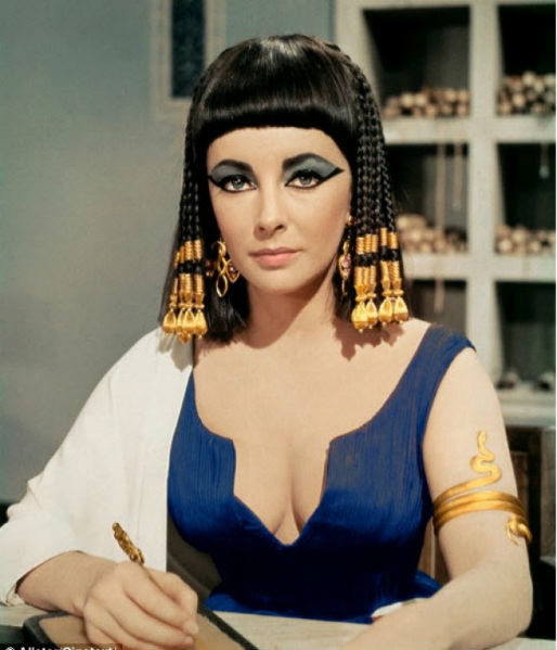Sao nổi bật khi hóa thân thành “Nữ hoàng Cleopatra”