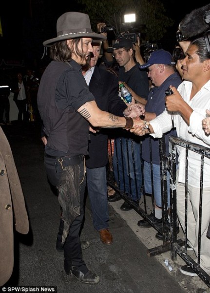 Johnny Depp vui vẻ trở lại sau 2 tháng ly hôn 