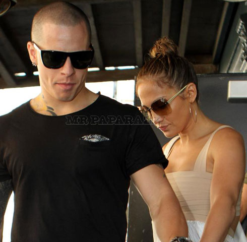 Jennifer Lopez ch&aacute;n l&agrave;m 