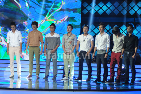 Th&iacute; sinh Idol chuyển giới tiếp tục nhờ kh&aacute;n giả 
