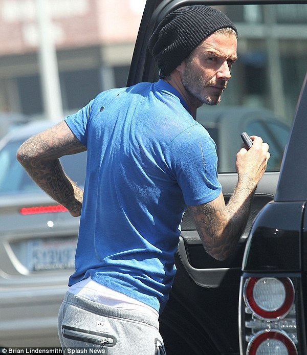 Beckham mặc áo Beckham mặc áo